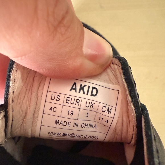 AKID Kids Black Leather Rivit High top Sneaker Boots - NEW - Picture 3 of 5
